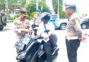 POLRES NUNUKAN, POLSEK NUNUKAN DAN POLSEK KSKP GELAR PEMBAGIAN DAN PEMASANGAN BENDERA MERAH PUTIH SAMBUT HUT RI KE-80