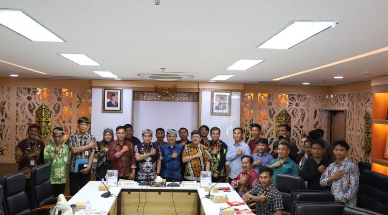 Gubernur Terima Aspirasi 10 Desa Terkait Persoalan MHA Desa Tujung