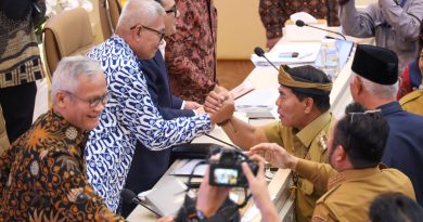 Gubernur Zainal RDP dengan Komisi II DPR RI di Jakarta