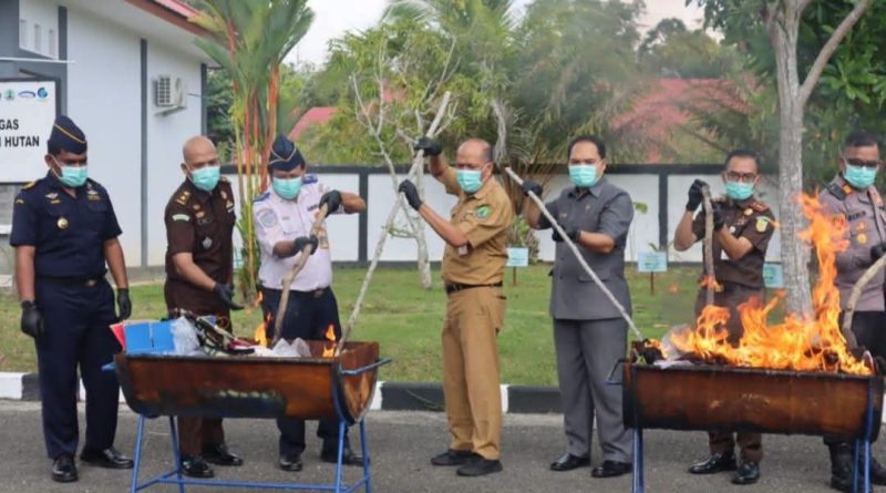 Kejaksaan Negeri Nunukan Laksanakan Kegiatan Pemusnahan Barang Bukti yang Telah Memiliki Kekuatan Hukum Tetap (Inkracht)